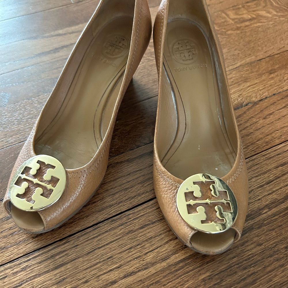 Tory Burch leather peep toe 2.5” wood heel wedge pump